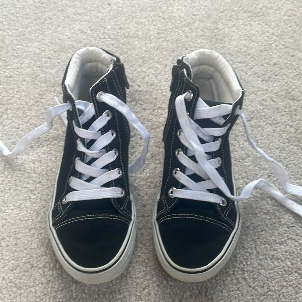 Little Girls size 13 Tommy Bahama Sneakers